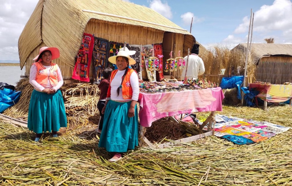 Comunidad Uros en el Lago Titicaca